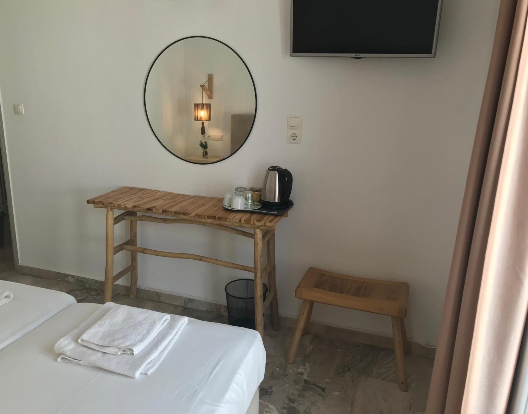 Vassiliki Rooms Parikia  Exterior photo