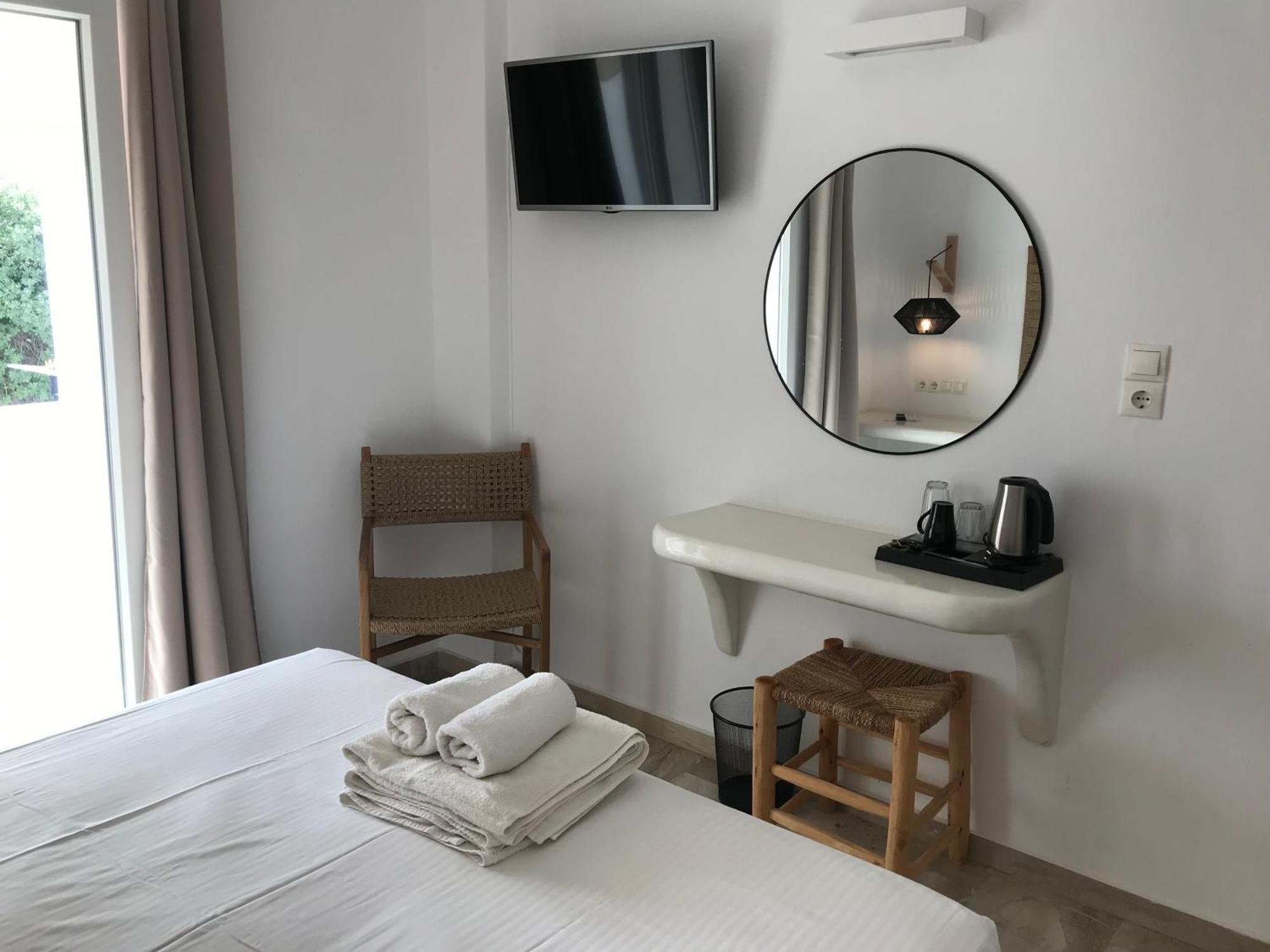 Vassiliki Rooms Parikia  Exterior photo