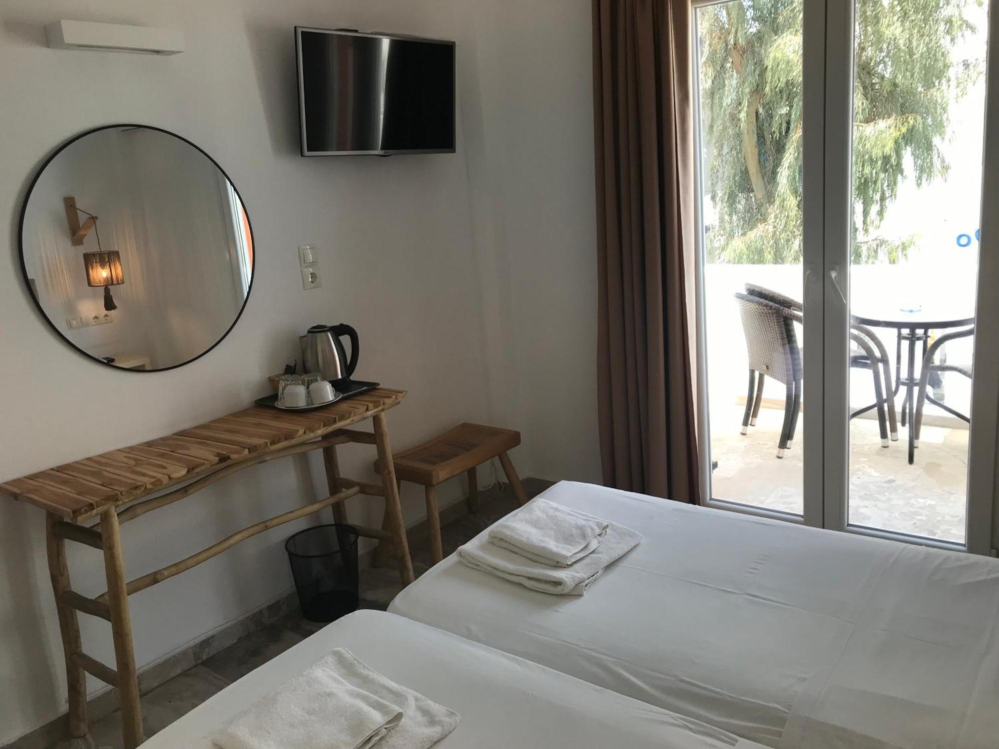 Vassiliki Rooms Parikia  Exterior photo